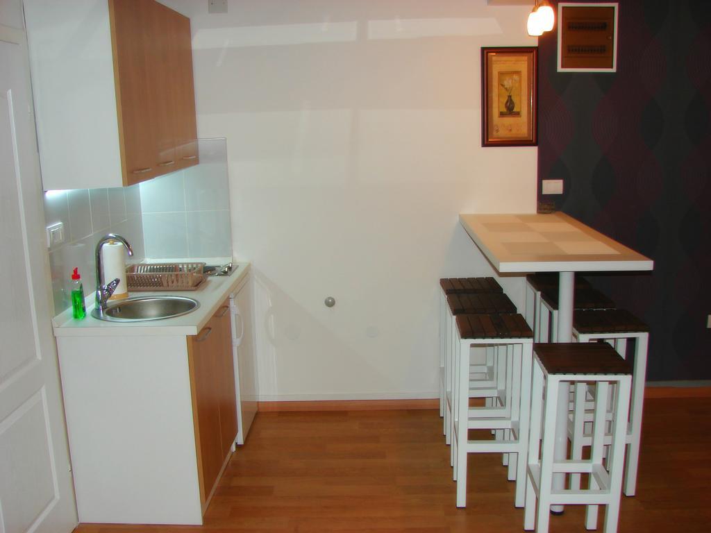 Kona Apartment Βελιγράδι Δωμάτιο φωτογραφία